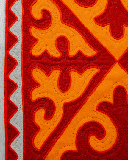 Zhalyn – Handmade Organic Shyrdak Wool Felt Rug (erd and yellow)