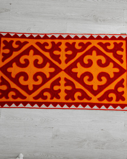 Zhalyn – Handmade Organic Shyrdak Wool Felt Rug (erd and yellow)