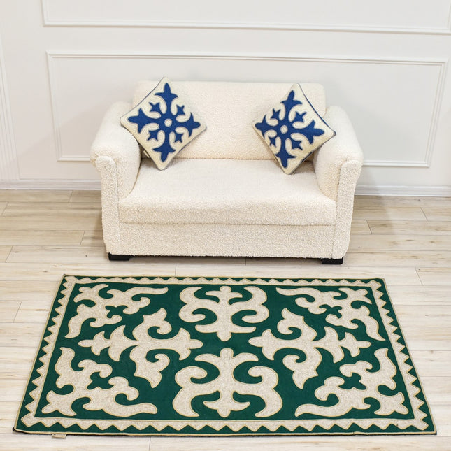 Bayan – Handmade Organic Shyrdak Wool Felt Rug (green and white)