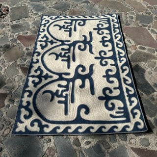 Джайнамаз для троих – ковер ручной работы из органической шерсти шырдак (синий и бежевый)